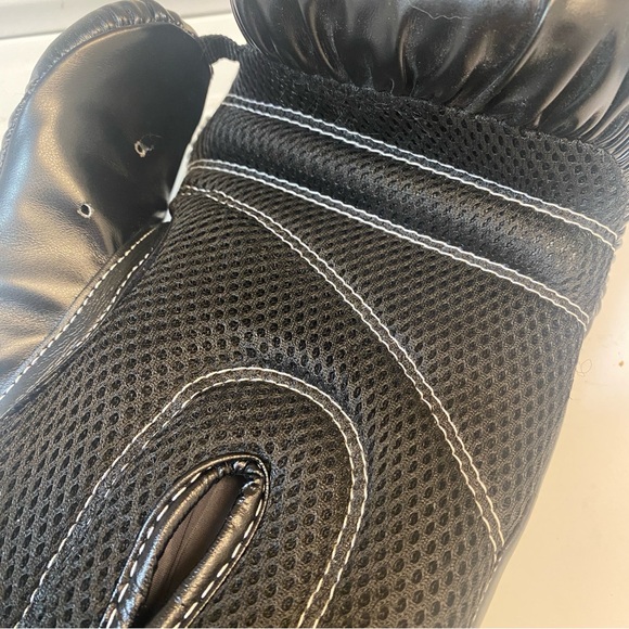 Unisex Boxing Gloves, Black, Size Medium, 14 oz - Picture 5 of 8